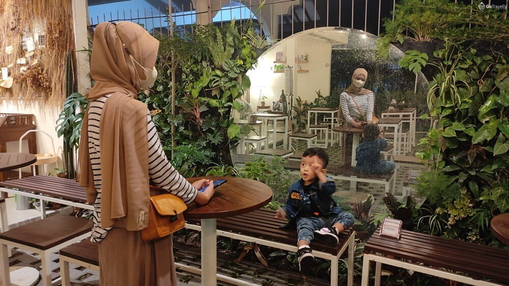 Cafe terdekat