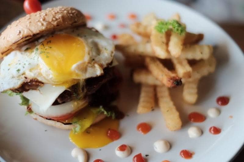 titik kumpul coffe & eatery