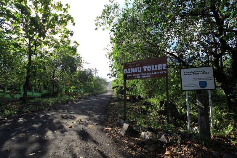 danau tolire besar