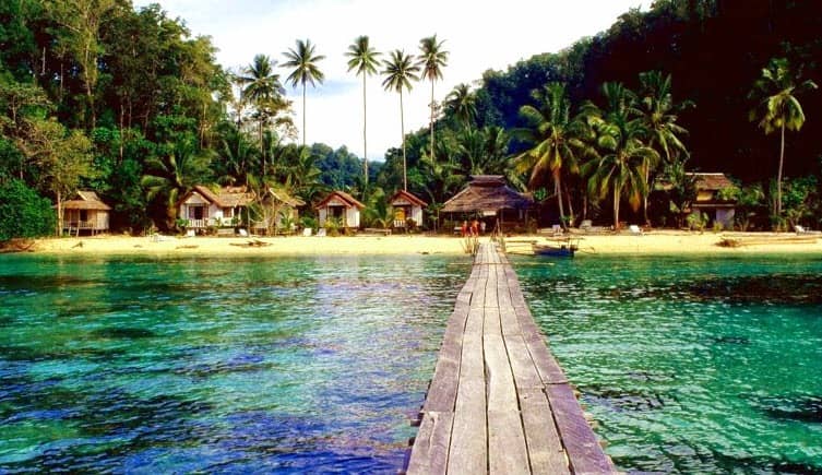tomini bay