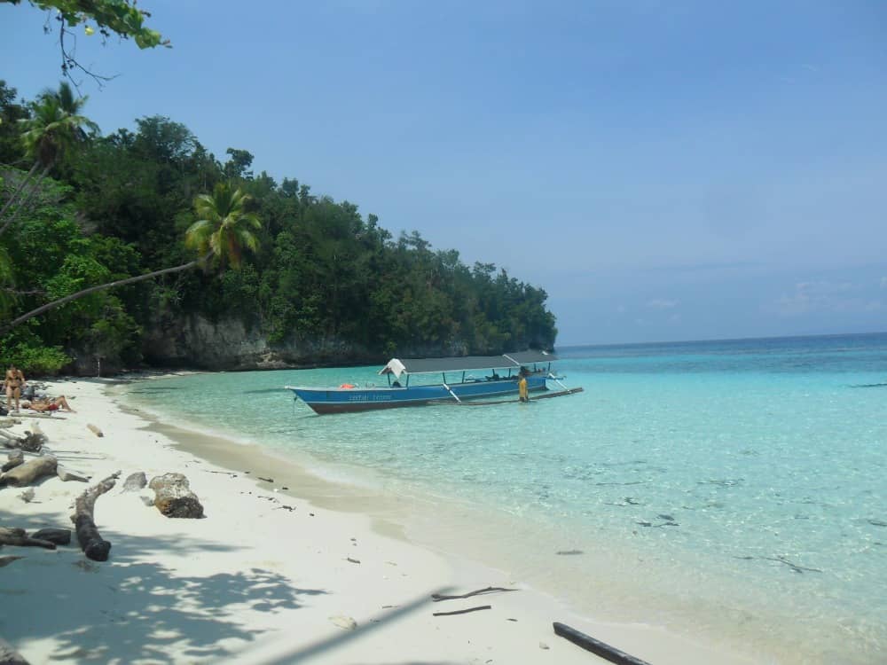 tomini bay