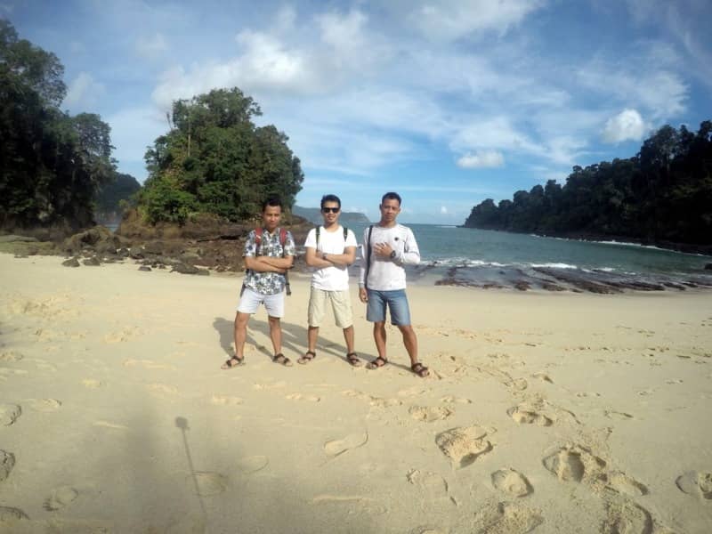 pantai teluk ijo