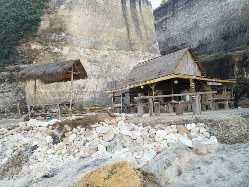 pantai melasti bali