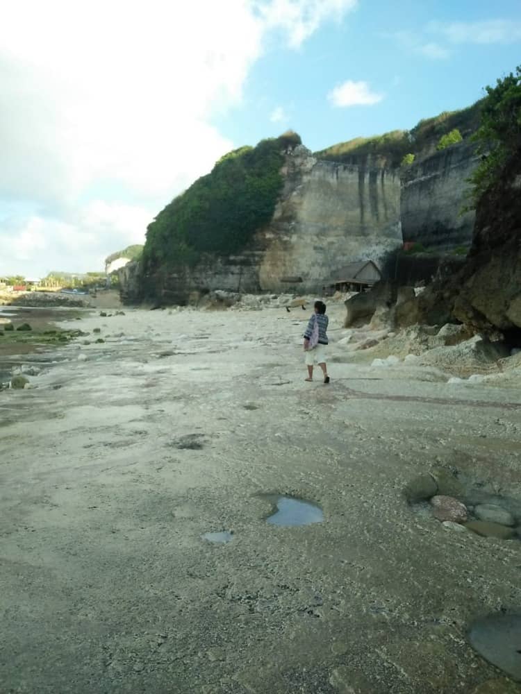 pantai melasti bali