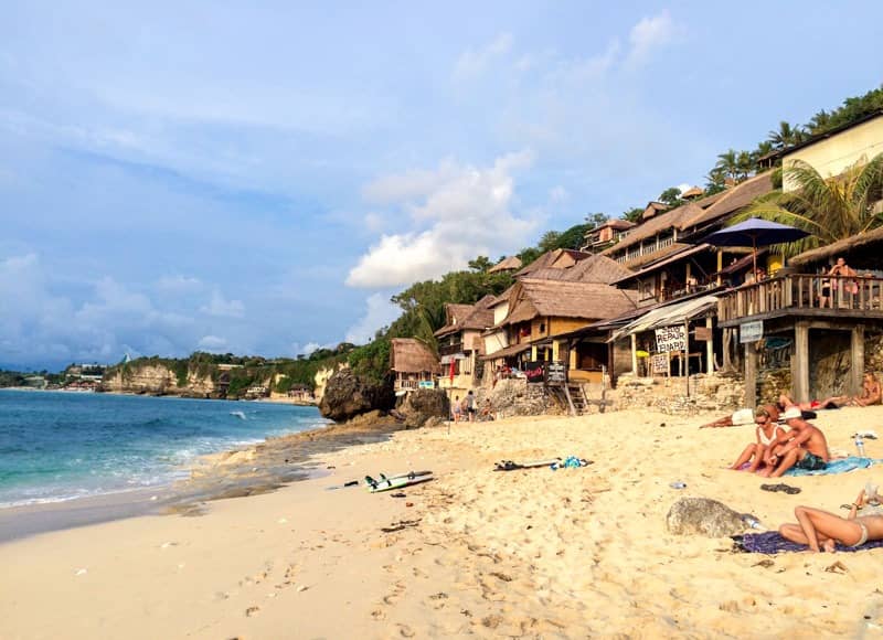 pantai bingin bali