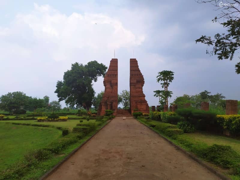 gapura wringin lawang