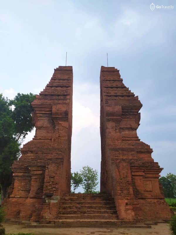 gapura wringin lawang