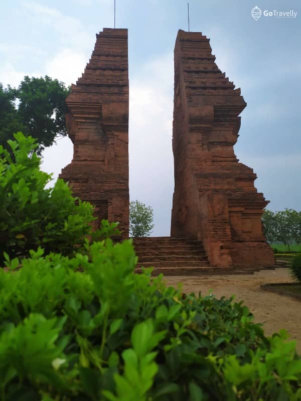 gapura wringin lawang