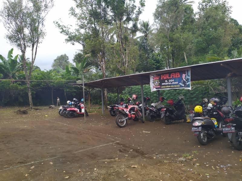 wisata Air Terjun Kapas Biru Lumajang