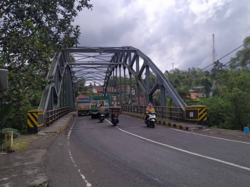Air Terjun Kapas Biru Lumajang