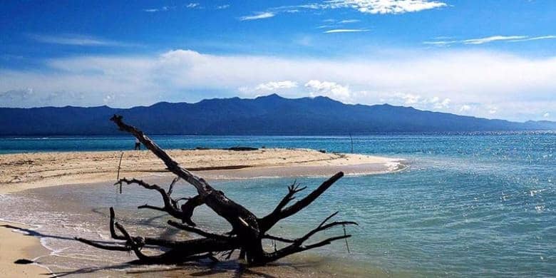 pantai pombo