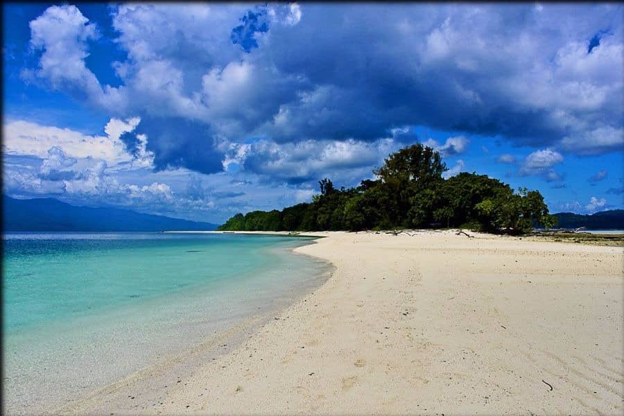 pantai pombo